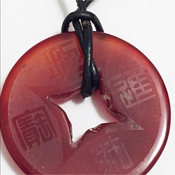 Vintage leather cord carved gemstone necklace - Picture 2 of 6